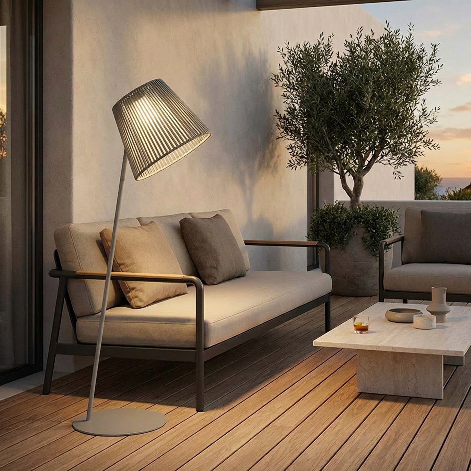 Ropelle Outdoor Solar Lamp